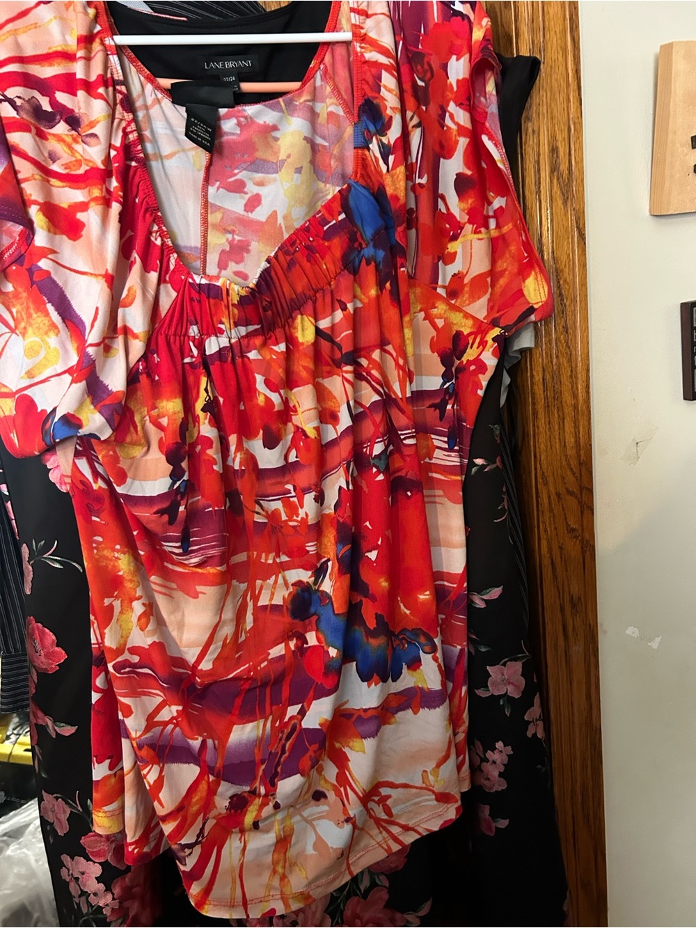 Lane Bryant Red Abstract Scoop-Neck Short Sleeve Blouse